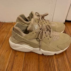 Nike Huarache Sneakers